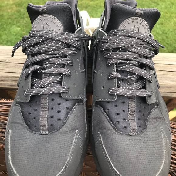 Size US men’s 8 - Picture 2 of 4